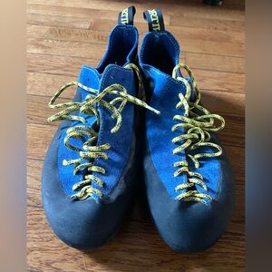 La Sportiva Climbing Shoes 42 - Blue Suede Rock Climbing Bouldering Shoes
